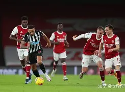 官方网站_利物浦逆转纽卡斯尔联，英超积分榜形势再度改写(利物浦与纽卡斯尔经典一战)